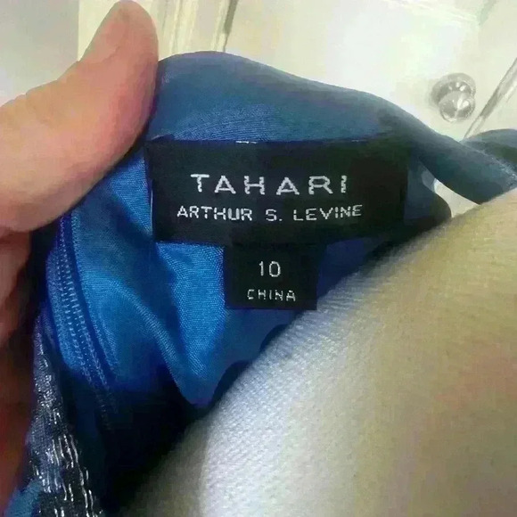 T Tahari size 10. Blue/black w/silver detail excellent condition fit and flare - Picture 7 of 13